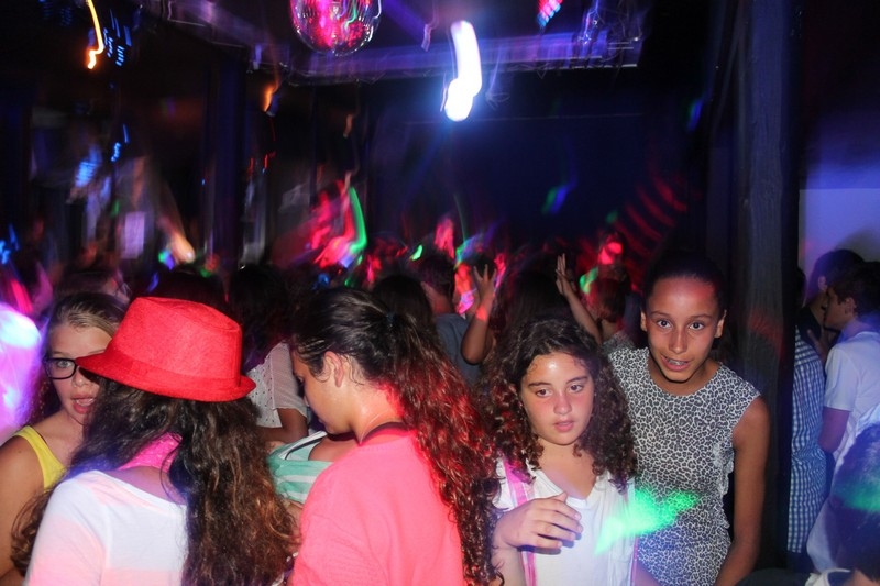 Village Camps International Summer Camp Leysin, Switzerland 2025-08-09 https://www.villagecamps.com/journals_admin/images/696-17-disco (40).jpg